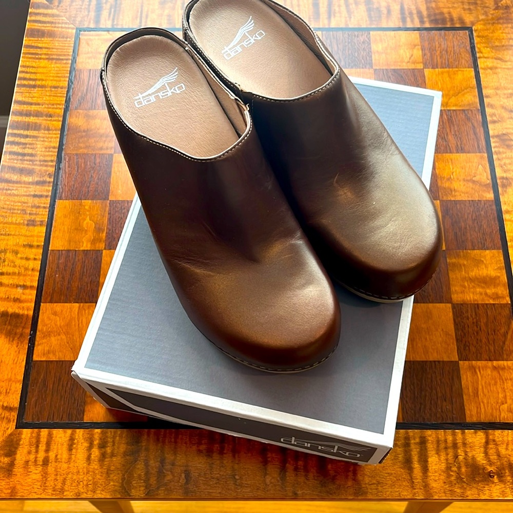 Dansko Abbie Bronze metallic calf. New